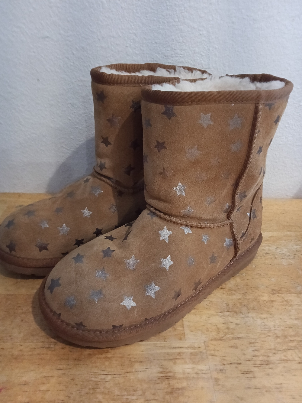 Kids Tan Star-Print Cozy Winter Boots UGG